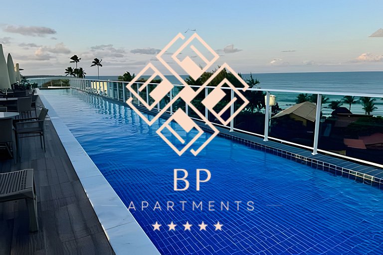 Flat com piscina privativa a 30 metros da praia