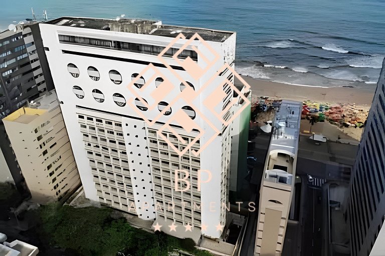 Flat com piscina a 50m da praia