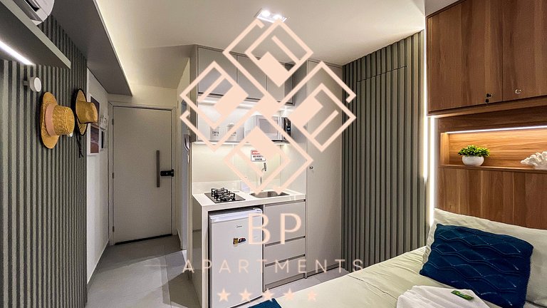 Flat com piscina privativa a 30 metros da praia