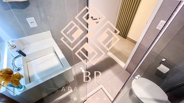 Flat com piscina privativa a 30 metros da praia