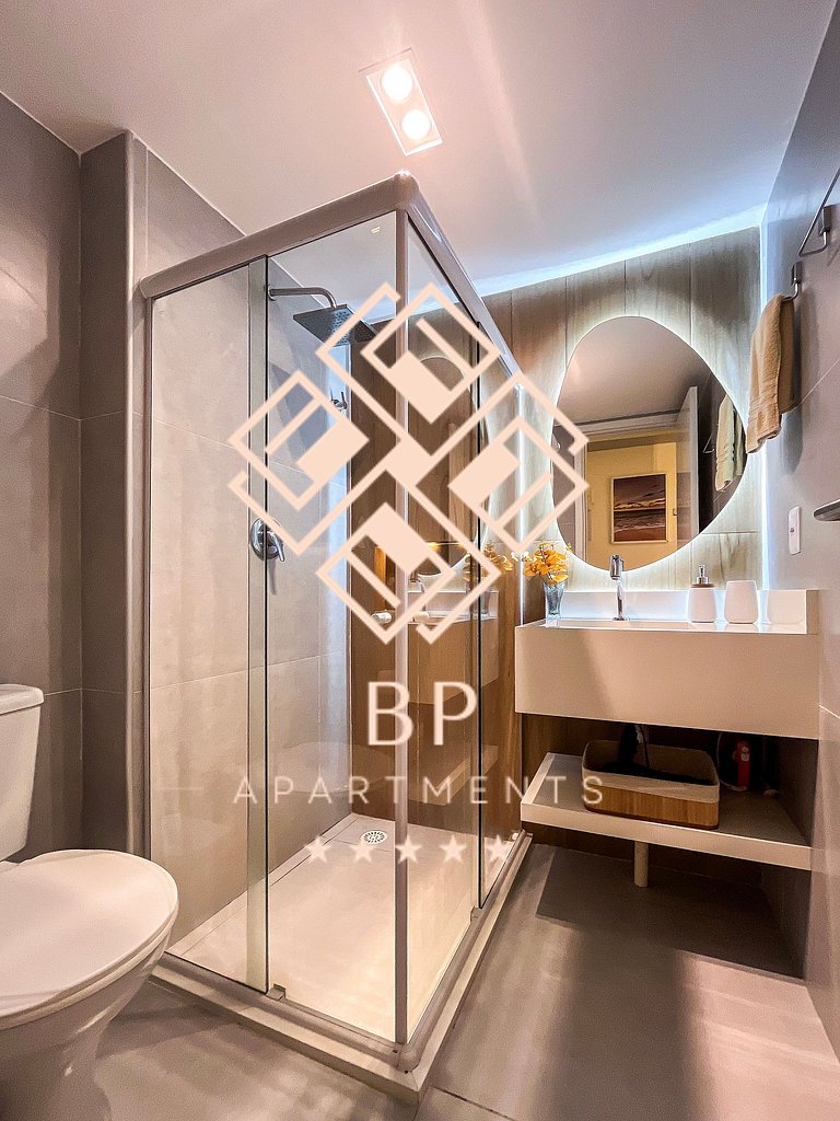 Flat com piscina privativa a 30 metros da praia