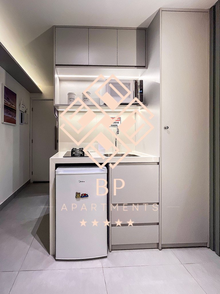 Flat com piscina privativa a 30 metros da praia