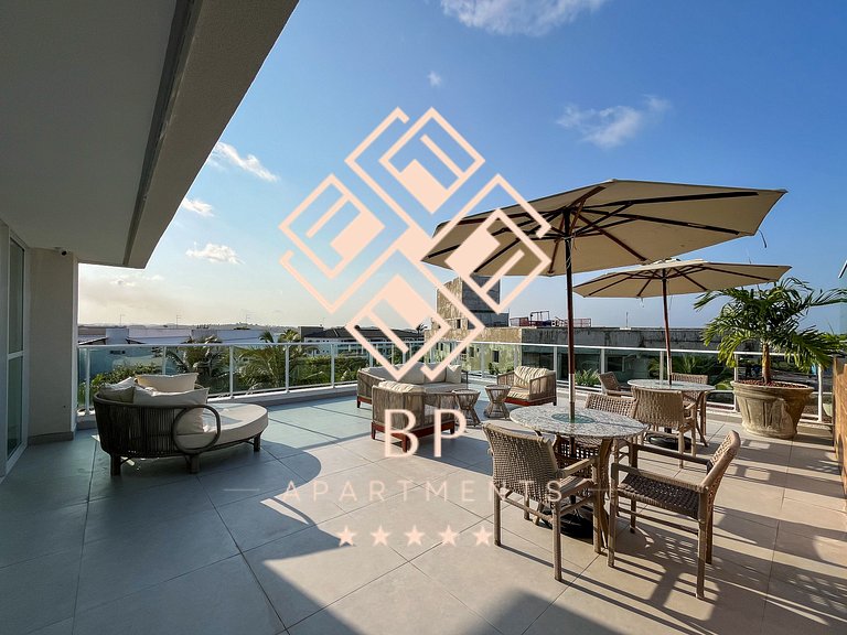 Flat com piscina privativa a 30 metros da praia