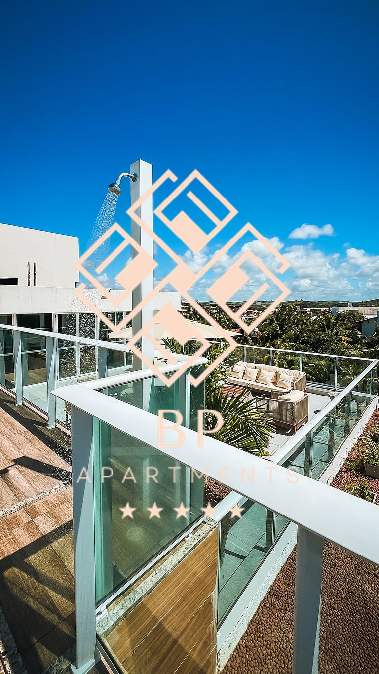 Flat com piscina privativa a 30 metros da praia