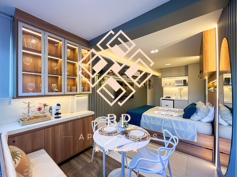 Flat com piscina privativa a 30 metros da praia