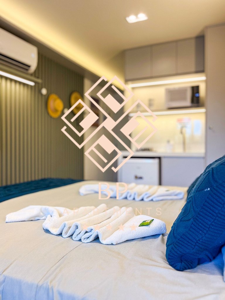 Flat com piscina privativa a 30 metros da praia