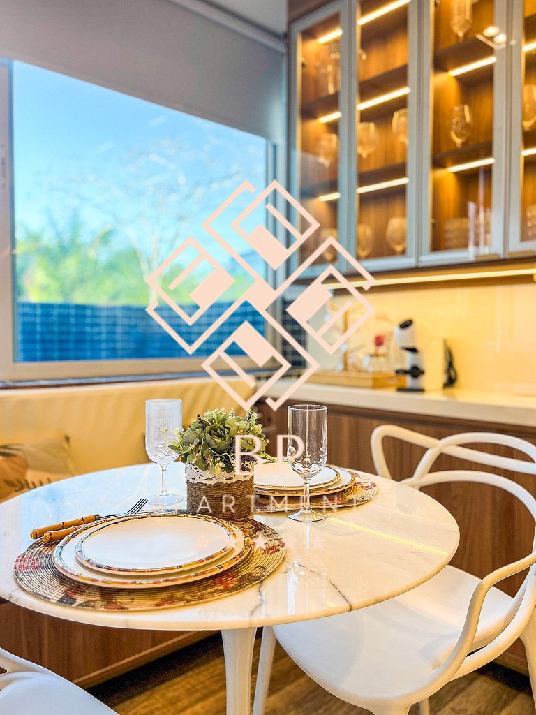 Flat com piscina privativa a 30 metros da praia