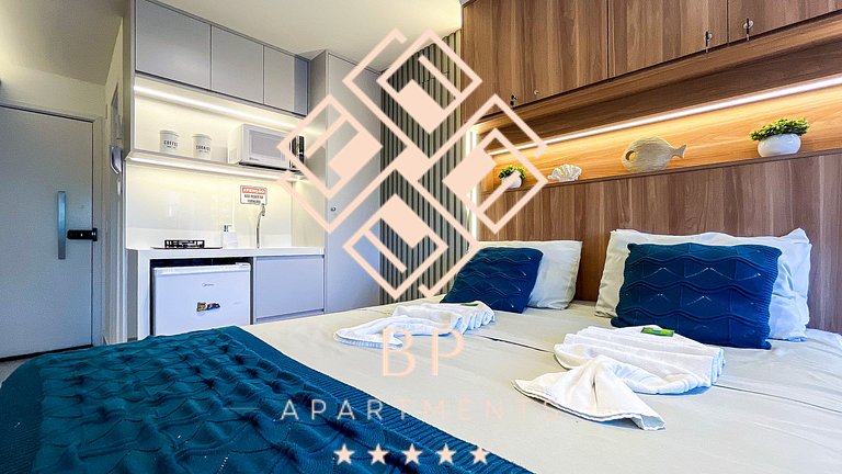 Flat com piscina privativa a 30 metros da praia