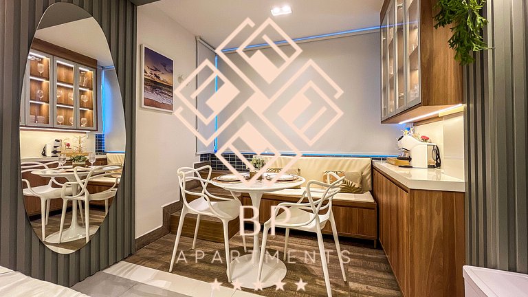 Flat com piscina privativa a 30 metros da praia