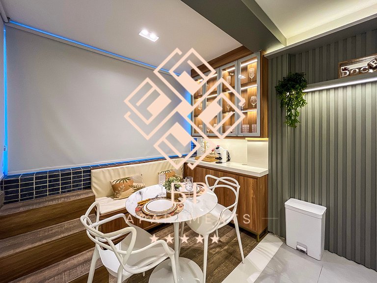 Flat com piscina privativa a 30 metros da praia