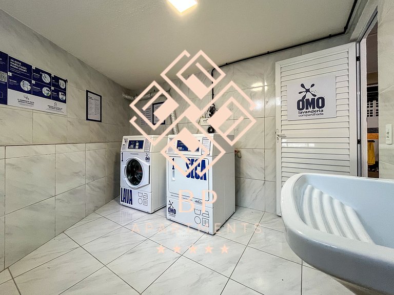 Flat com piscina privativa a 30 metros da praia