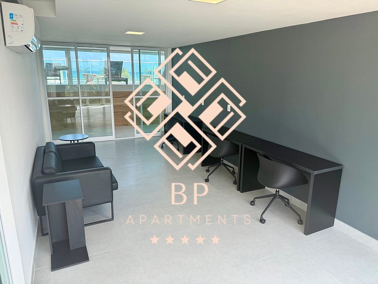 Flat com piscina privativa a 30 metros da praia