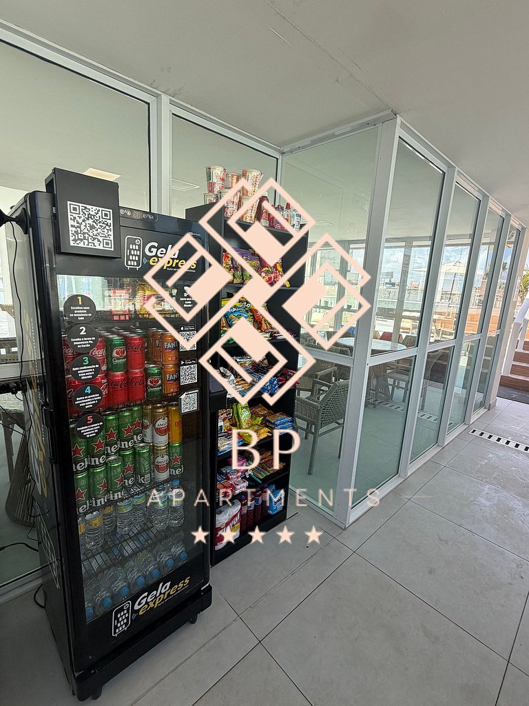 Flat com piscina privativa a 30 metros da praia