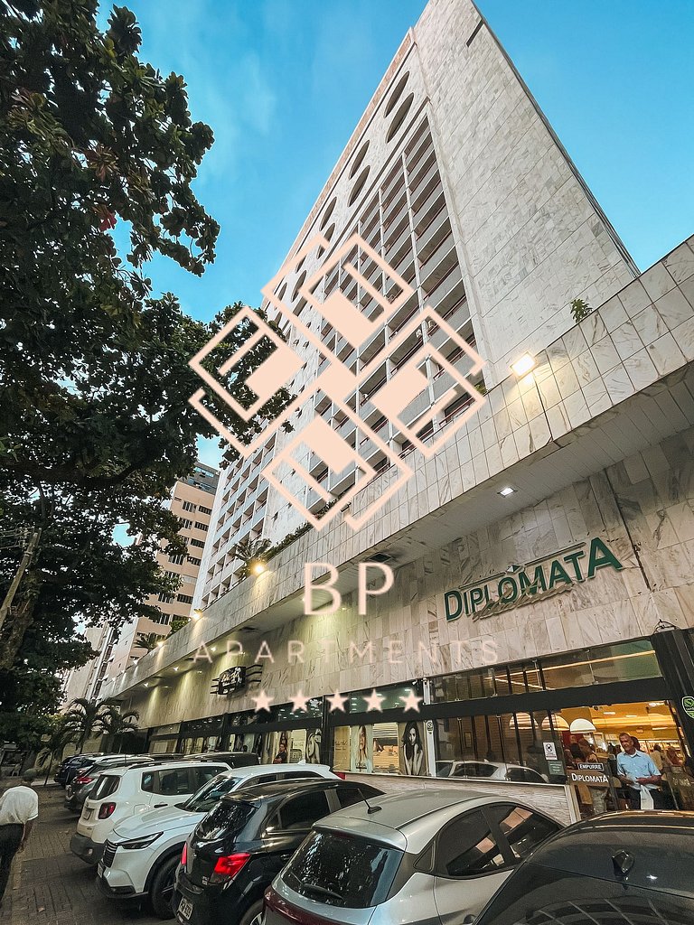 Flat com piscina a 50m da praia