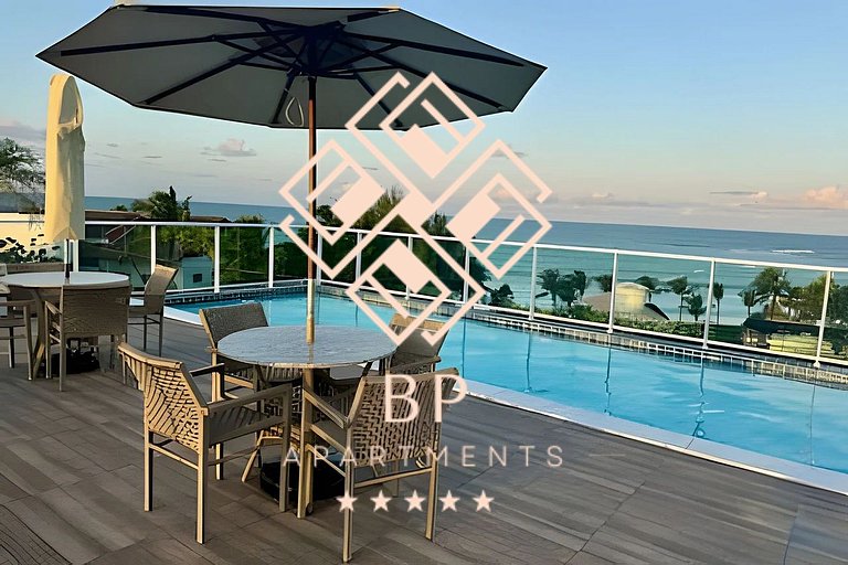 Flat com piscina privativa a 30 metros da praia